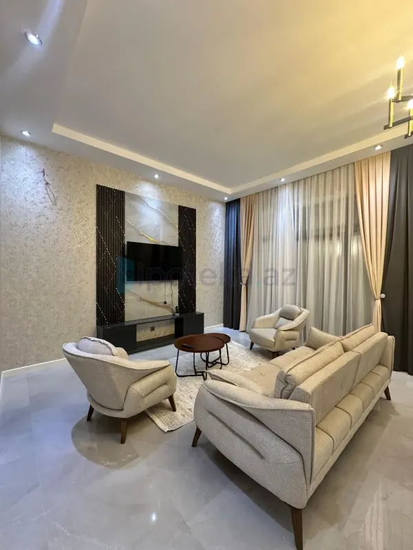 Satılır 4 otaqlı mənzil 270 m²