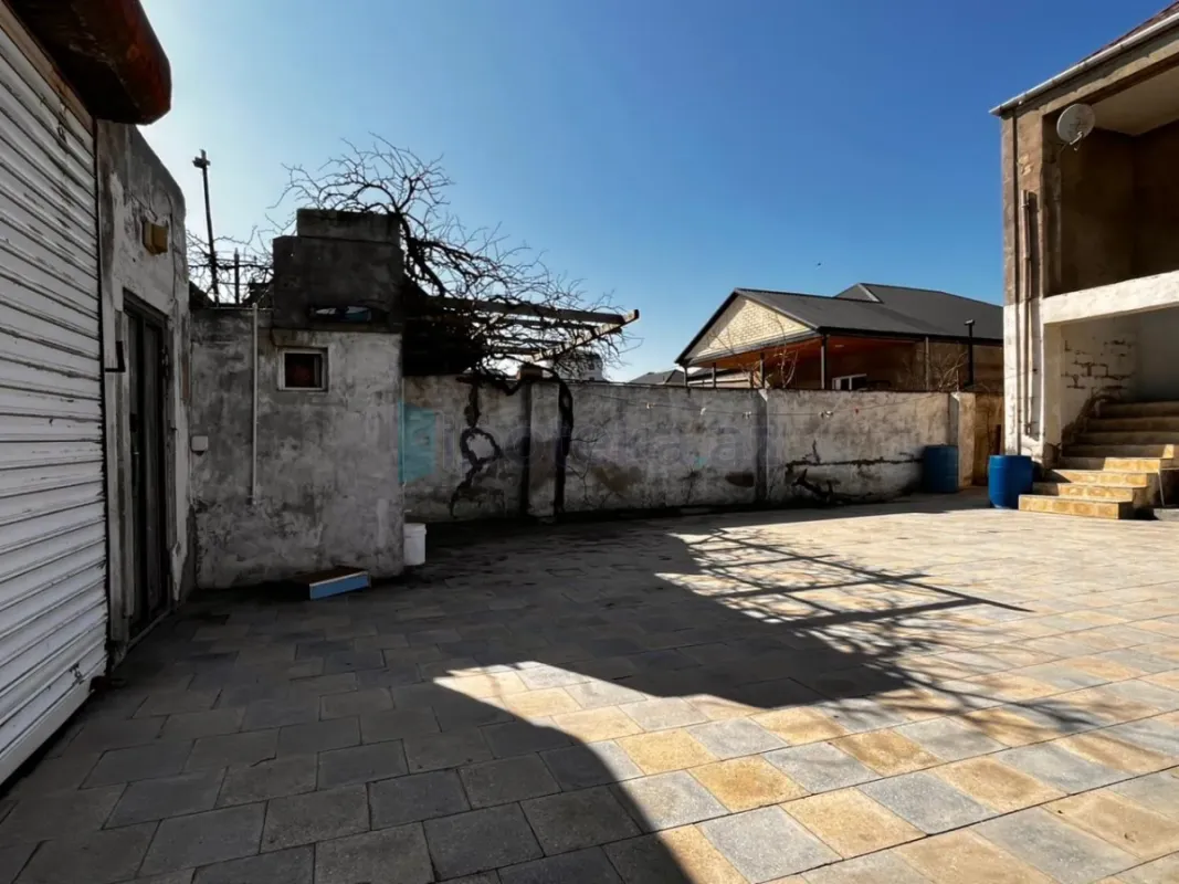 Satılır 8 otaqlı həyət evi 220 m²