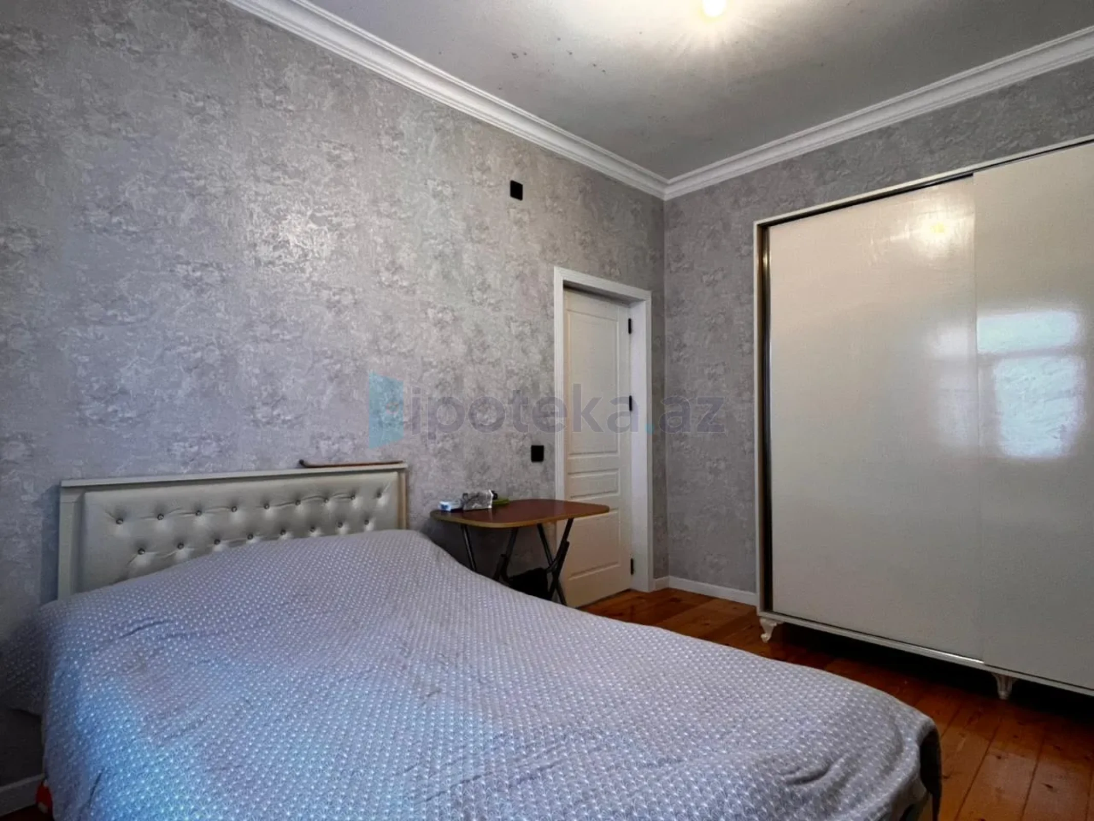 Satılır 8 otaqlı həyət evi 220 m²