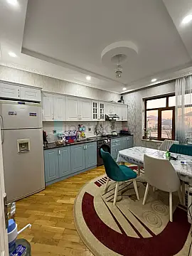 Satılır 6 otaqlı həyət evi 202 m²
