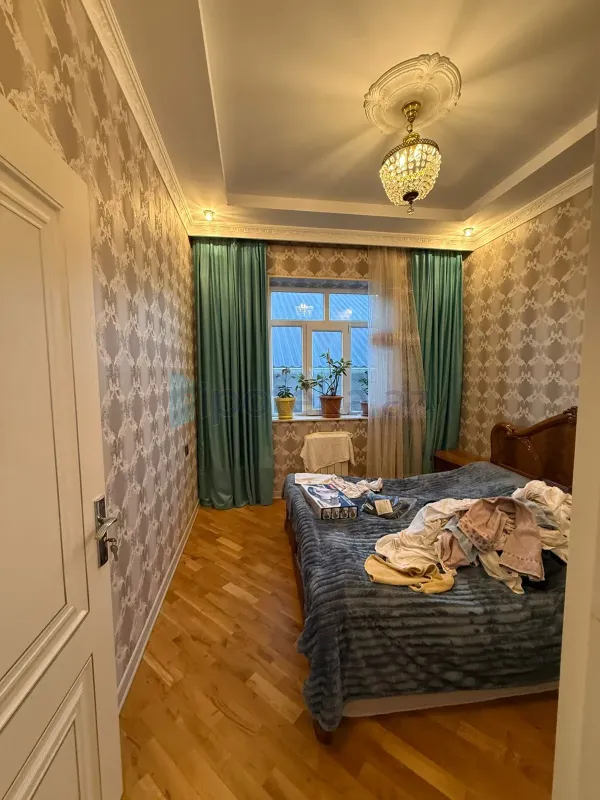 Satılır 6 otaqlı həyət evi 202 m²