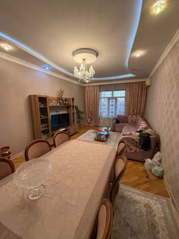 Satılır 6 otaqlı həyət evi 202 m²