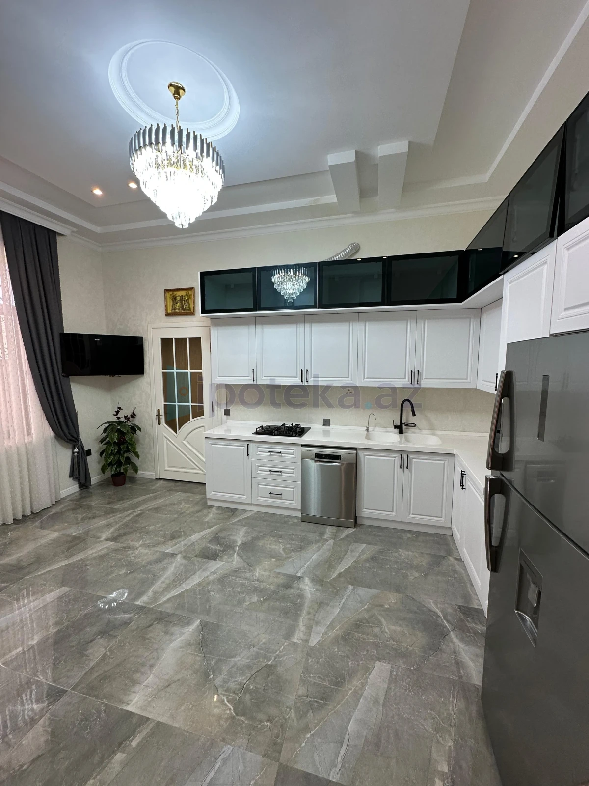 Satılır 12 otaqlı həyət evi 420 m²