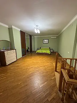 Satılır 2 otaqlı köhnə tikili 92 m²