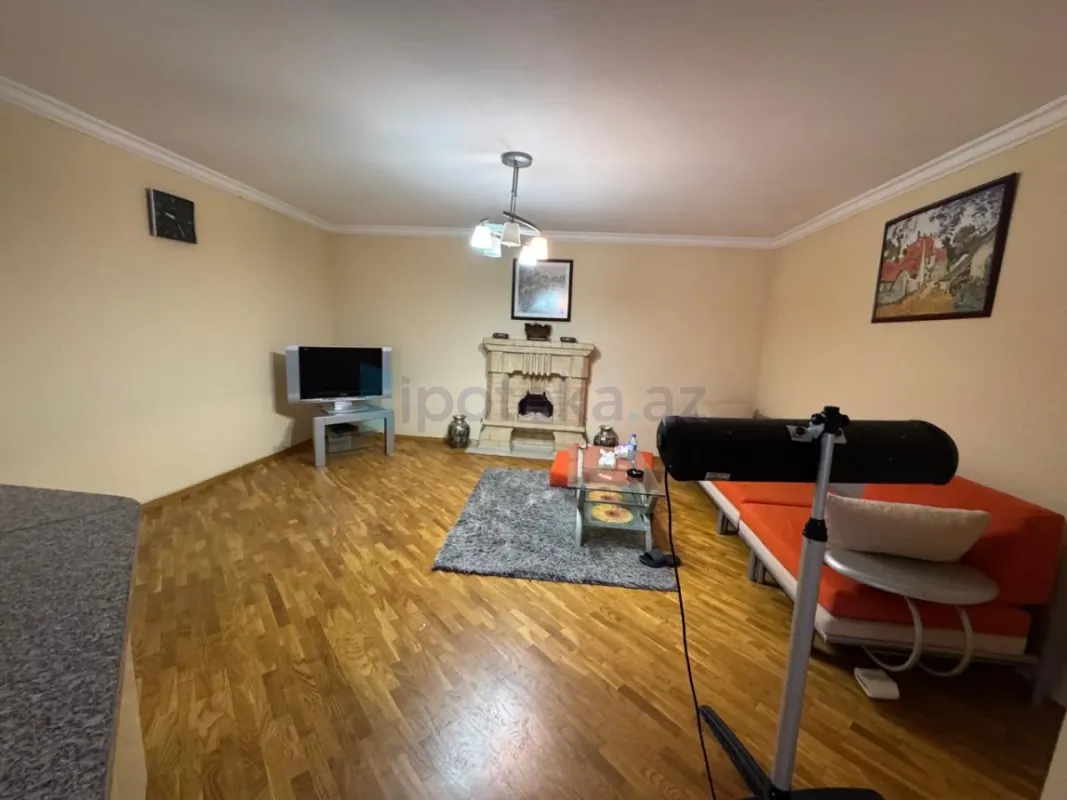 Satılır 2 otaqlı köhnə tikili 92 m²