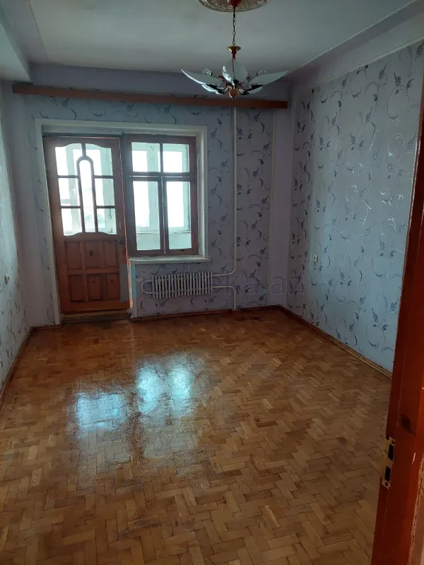 Satılır 4 otaqlı köhnə tikili 110 m²
