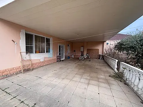 Satılır 5 otaqlı mənzil 160 m²