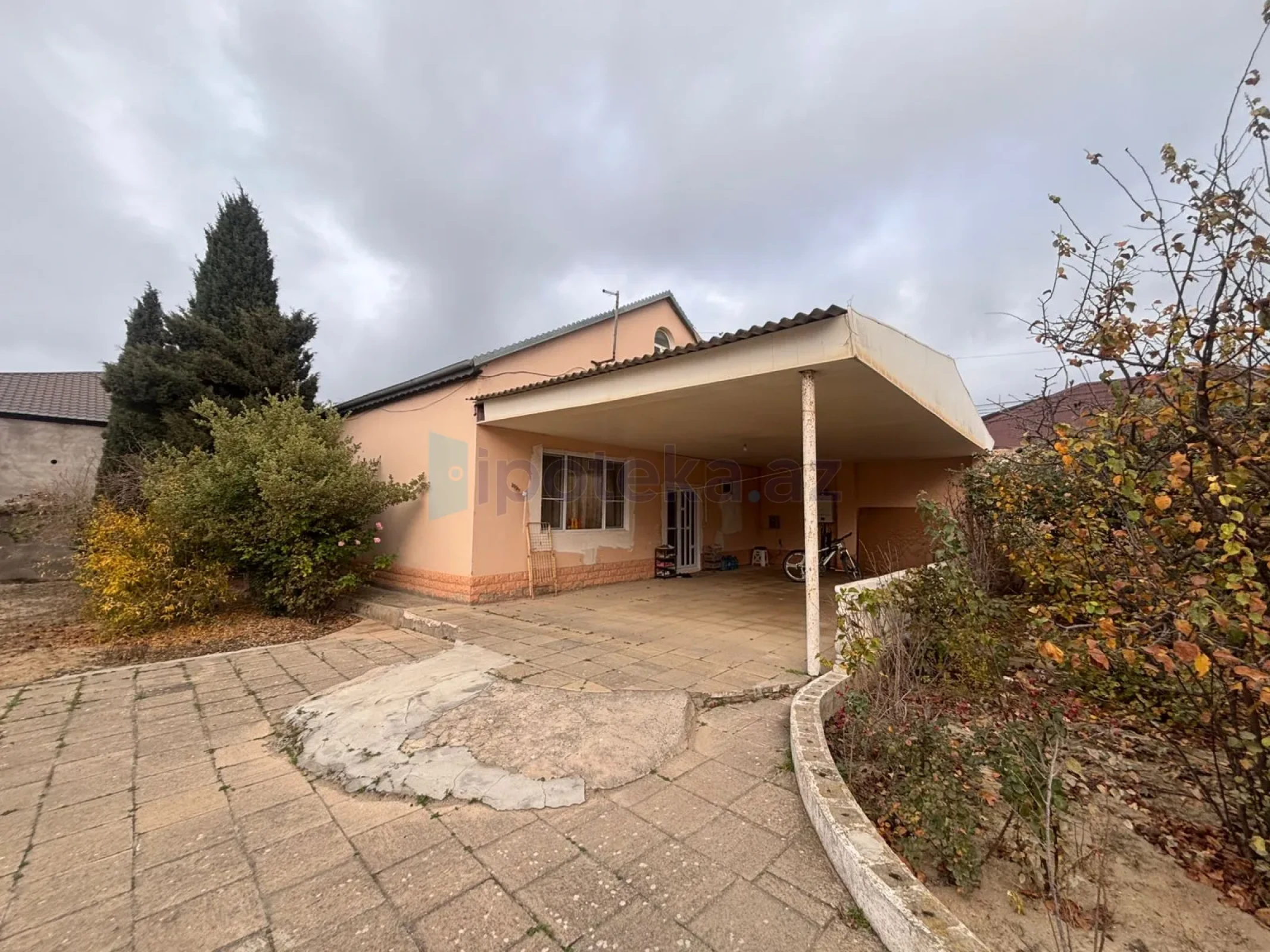 Satılır 5 otaqlı mənzil 160 m²