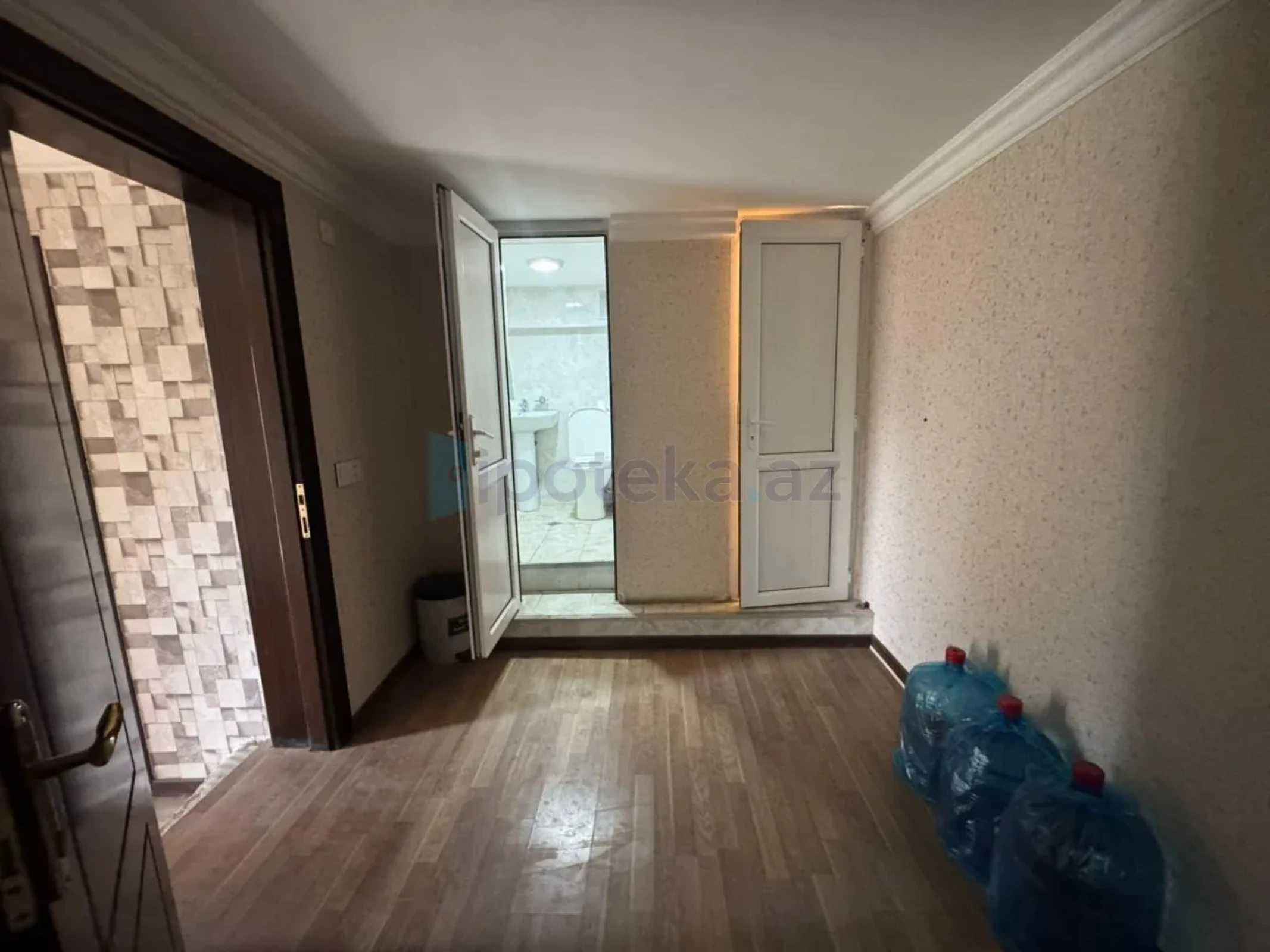 Satılır 4 otaqlı köhnə tikili 87 m²