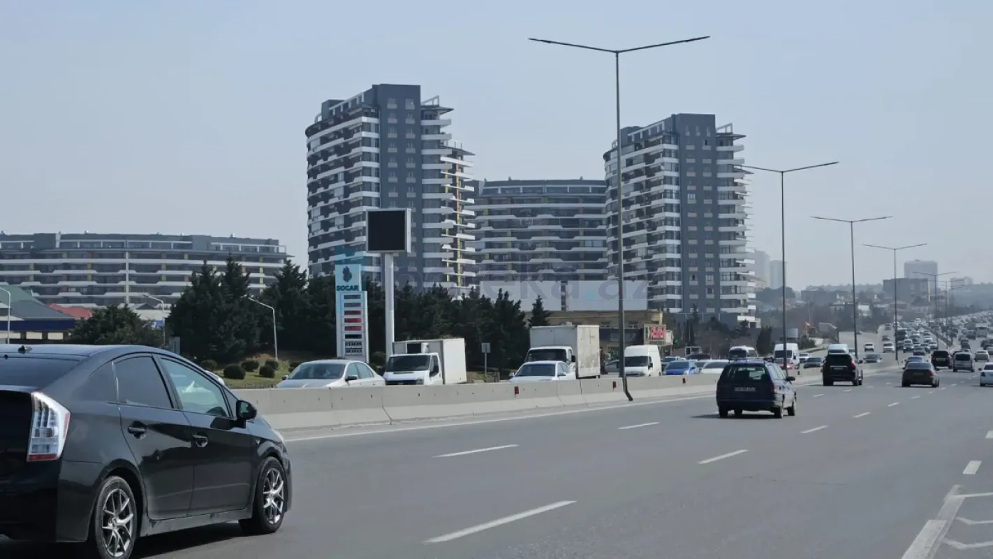 Satılır 10 otaqlı həyət evi 850 m²