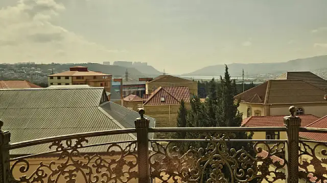 Satılır 10 otaqlı həyət evi 850 m²