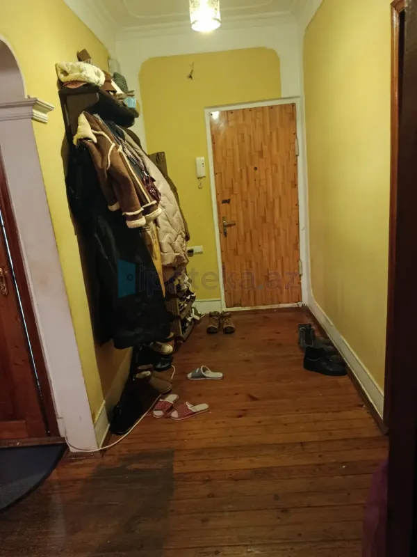 Satılır 3 otaqlı köhnə tikili 70 m²