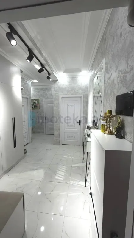 Satılır 2 otaqlı yeni tikili 68 m²