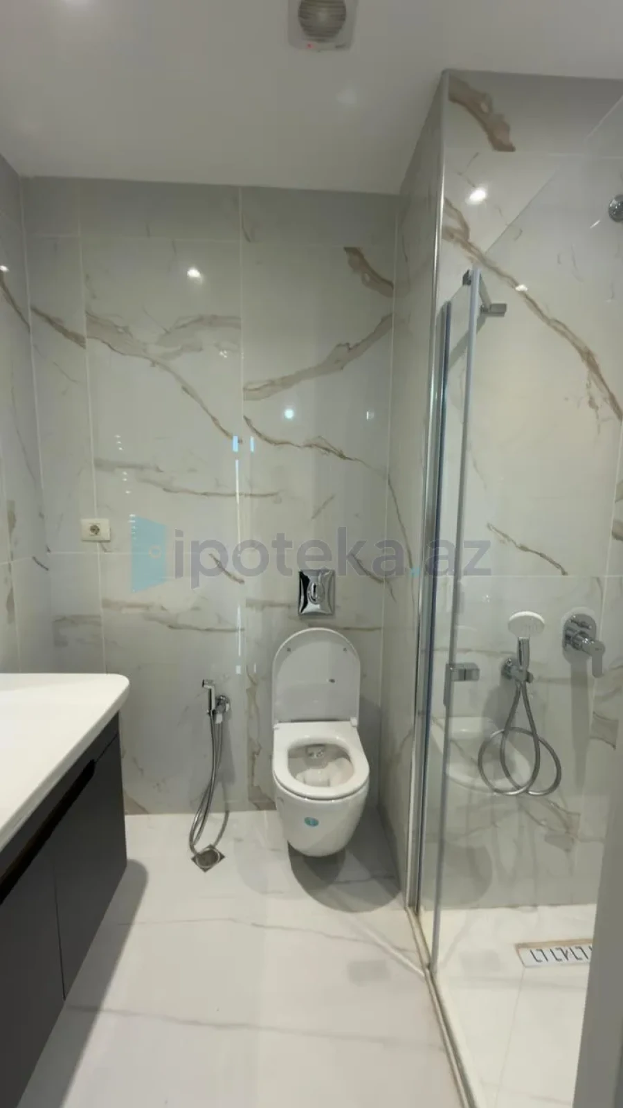 Satılır 3 otaqlı yeni tikili 83 m²