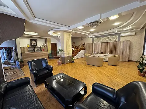 Satılır 6 otaqlı həyət evi 565 m²