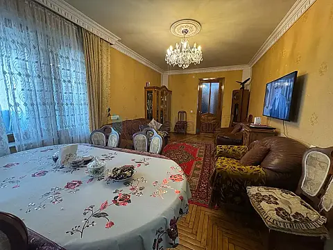 Satılır 3 otaqlı köhnə tikili 70 m²