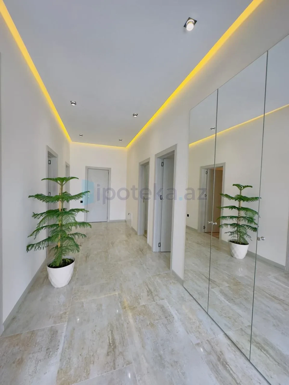 Satılır 4 otaqlı mənzil 200 m²