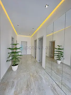 Satılır 4 otaqlı mənzil 200 m²