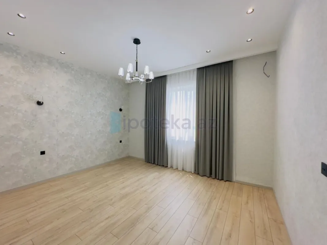 Satılır 4 otaqlı mənzil 200 m²