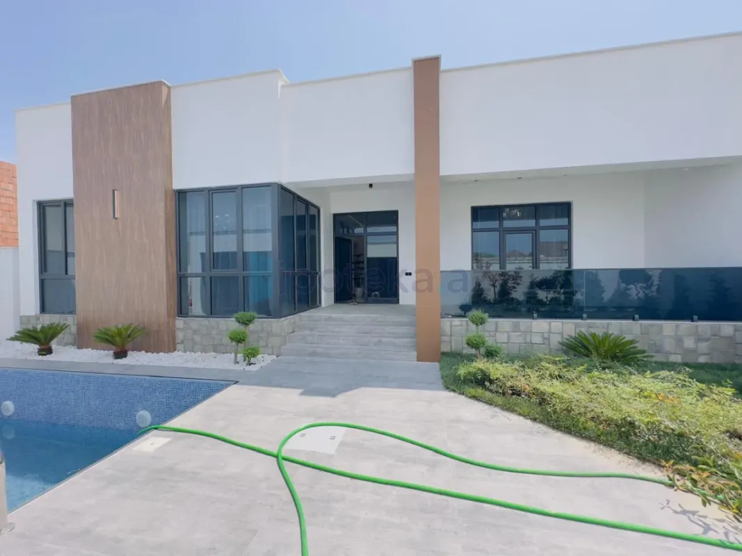 Satılır 4 otaqlı mənzil 200 m²