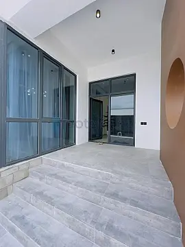 Satılır 4 otaqlı mənzil 200 m²