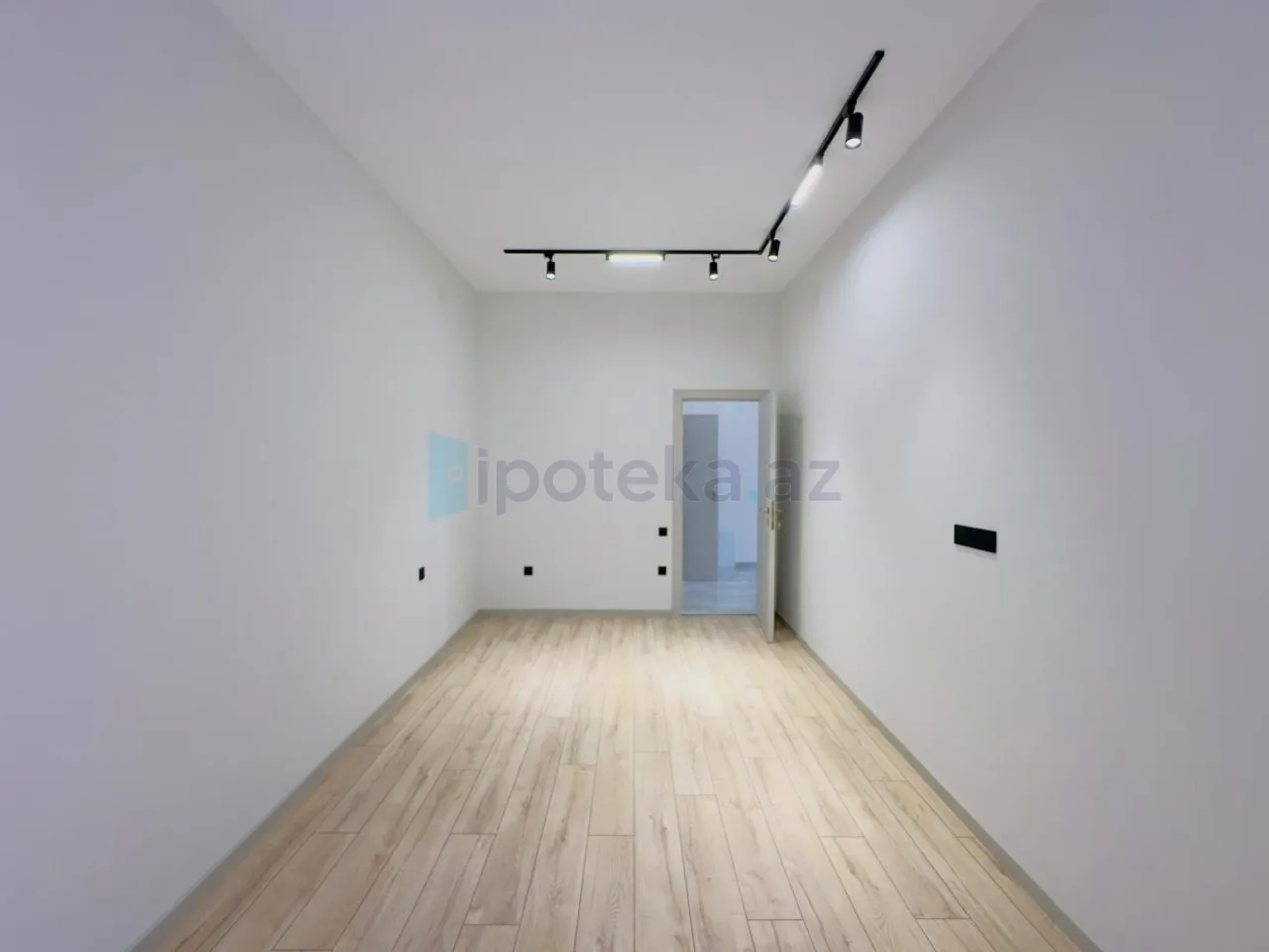 Satılır 4 otaqlı mənzil 200 m²