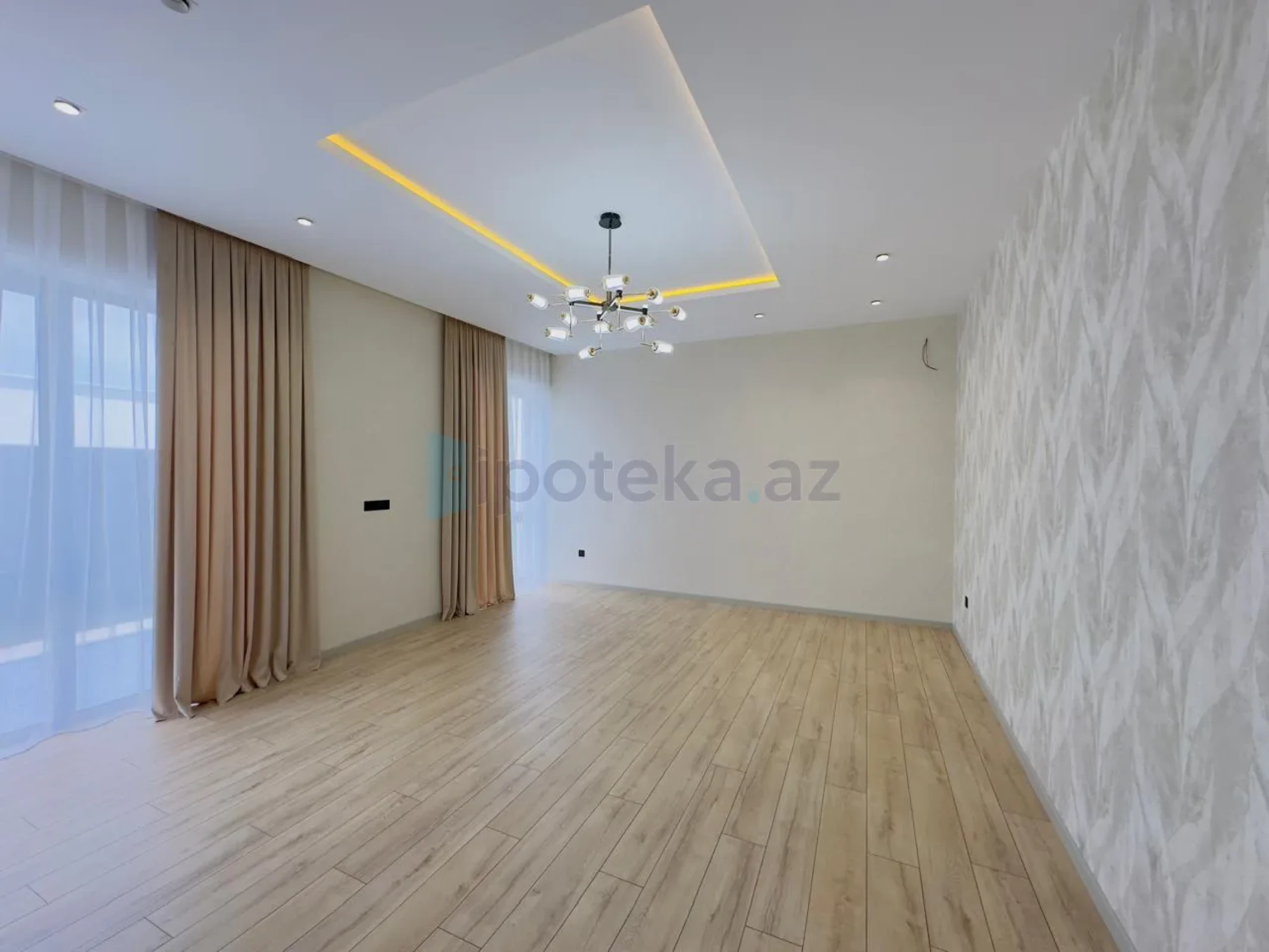 Satılır 4 otaqlı mənzil 200 m²