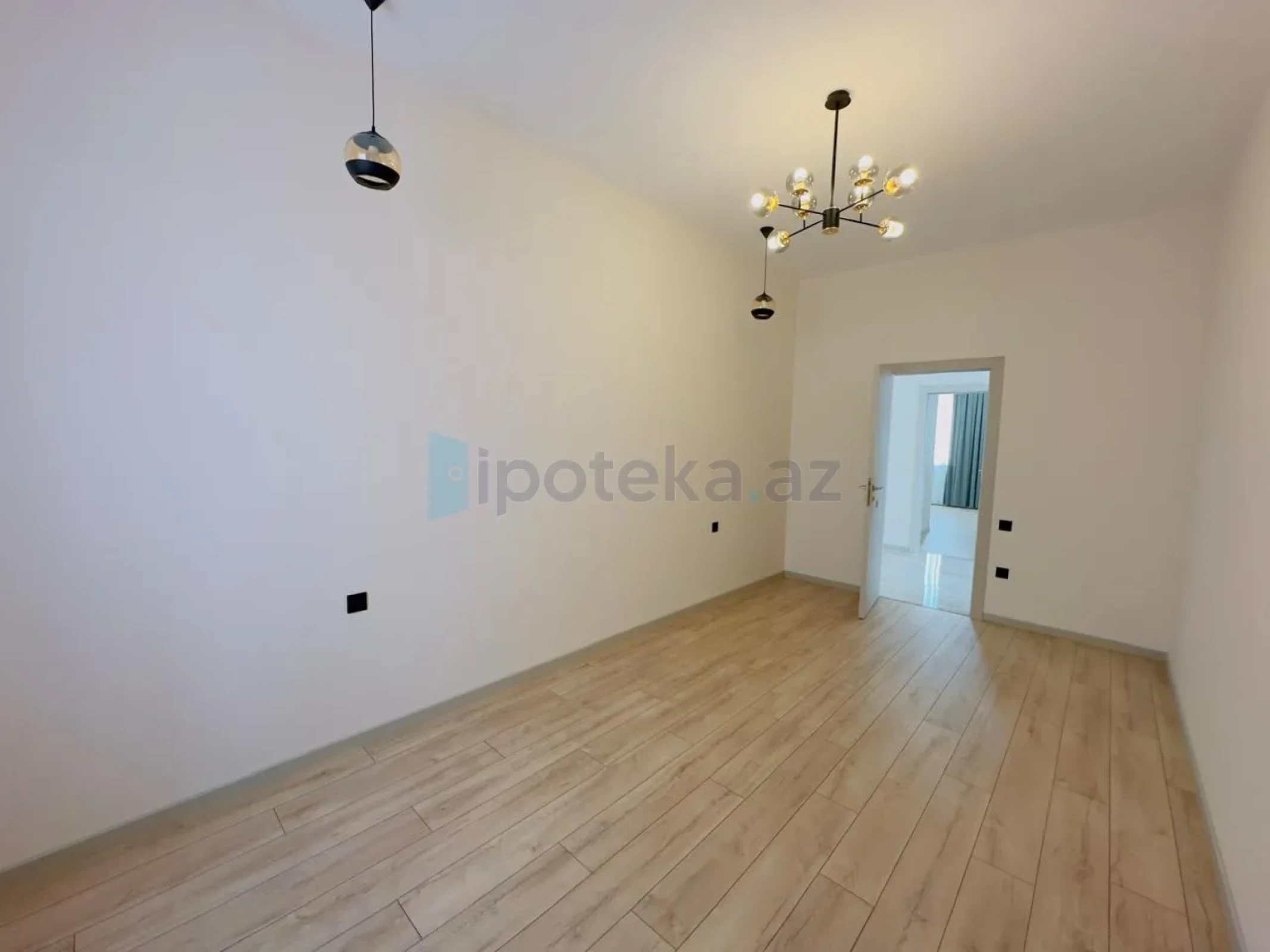 Satılır 4 otaqlı mənzil 200 m²