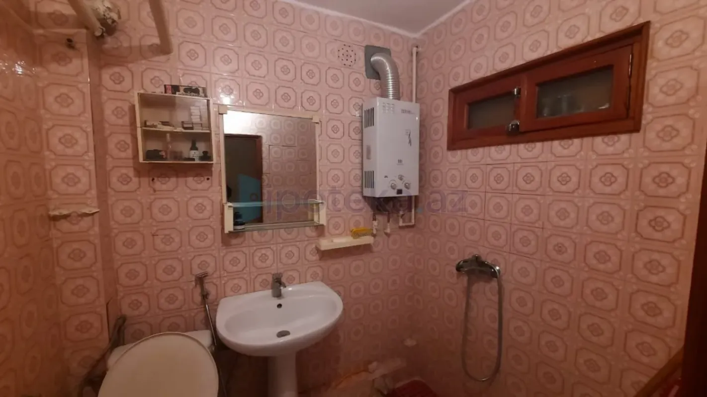Satılır 1 otaqlı köhnə tikili 32 m²