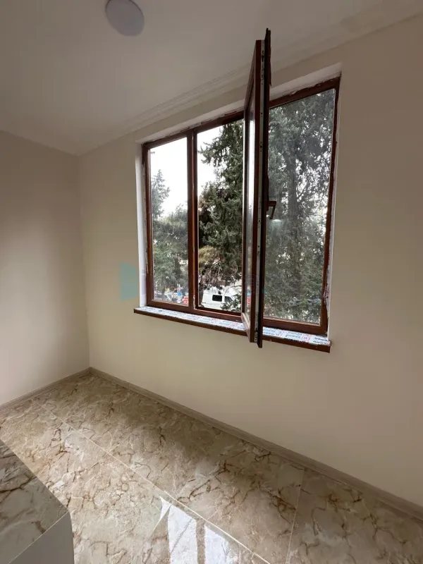 Satılır 4 otaqlı köhnə tikili 102 m²