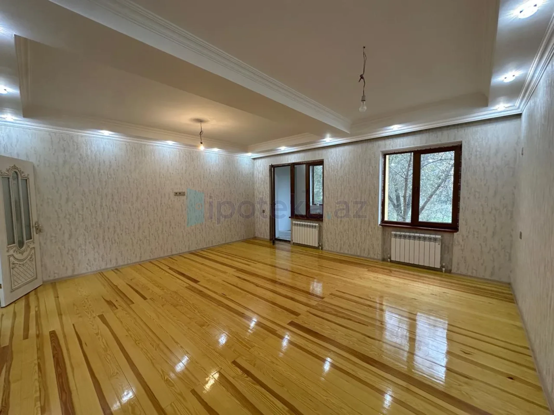 Satılır 4 otaqlı köhnə tikili 102 m²