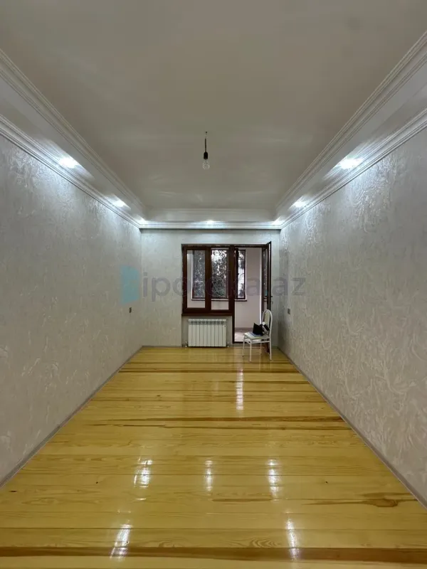 Satılır 4 otaqlı köhnə tikili 102 m²