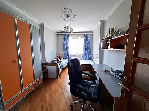 Satılır 3 otaqlı köhnə tikili 75 m²