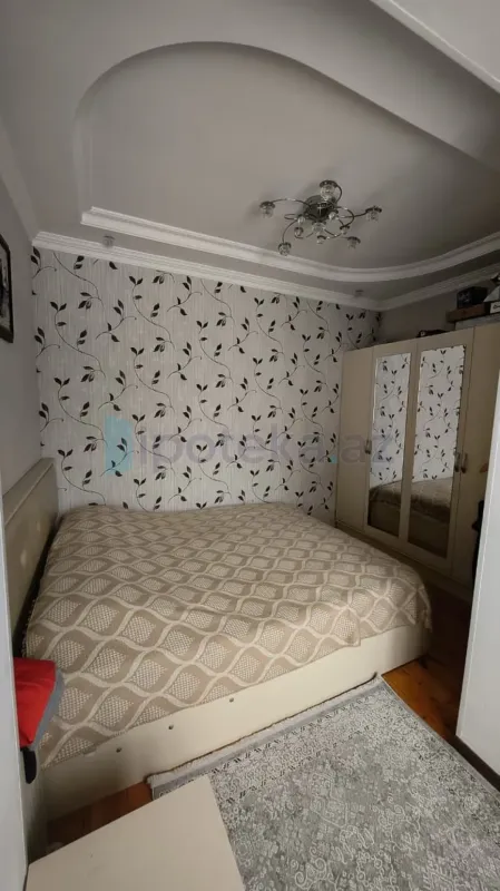Satılır 2 otaqlı köhnə tikili 60 m²