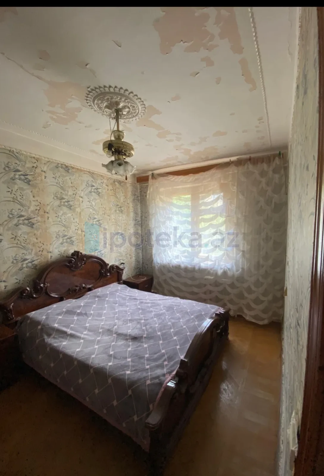 Satılır 4 otaqlı köhnə tikili 100 m²