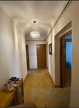 Satılır 4 otaqlı köhnə tikili 100 m²