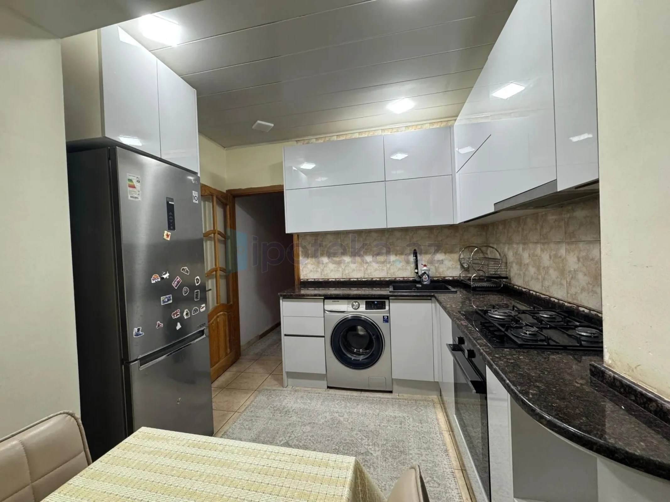 Satılır 3 otaqlı köhnə tikili 90 m²