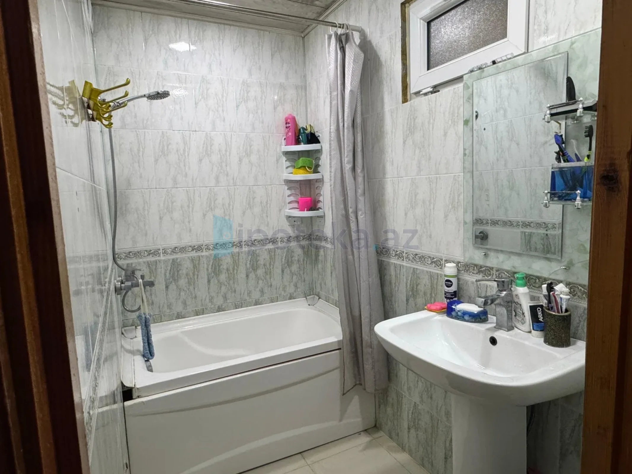Satılır 3 otaqlı köhnə tikili 90 m²