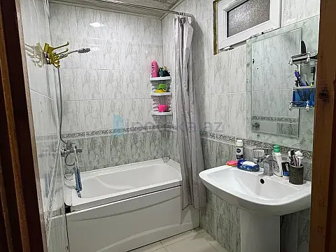 Satılır 3 otaqlı köhnə tikili 90 m²