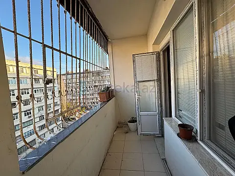 Satılır 3 otaqlı köhnə tikili 90 m²
