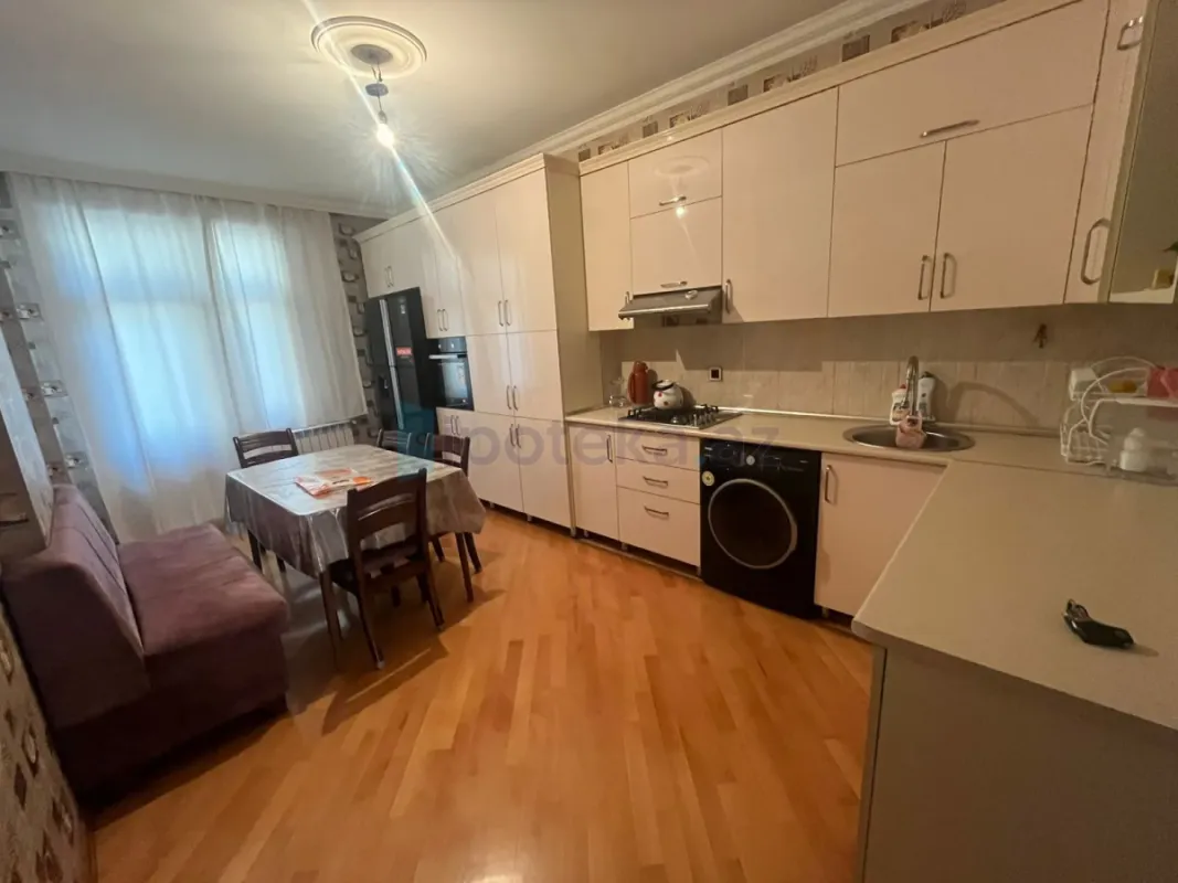 Satılır 3 otaqlı yeni tikili 130 m²