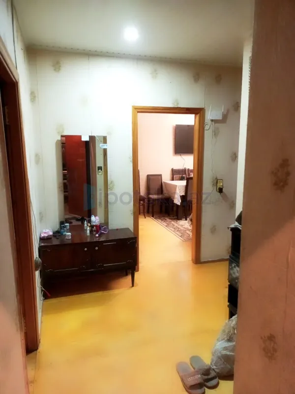 Satılır 2 otaqlı köhnə tikili 60 m²