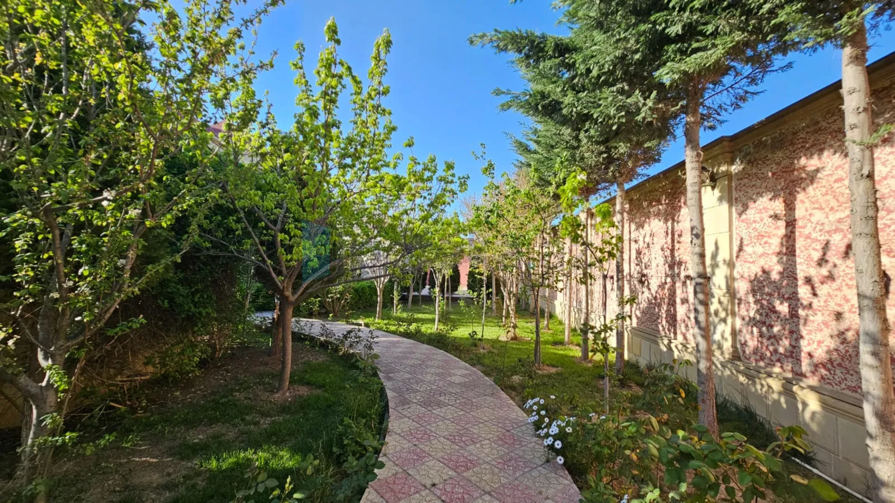 Satılır 6 otaqlı həyət evi 450 m²
