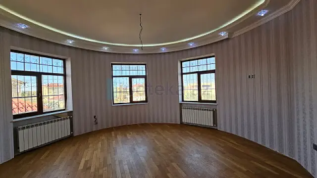 Satılır 6 otaqlı həyət evi 450 m²