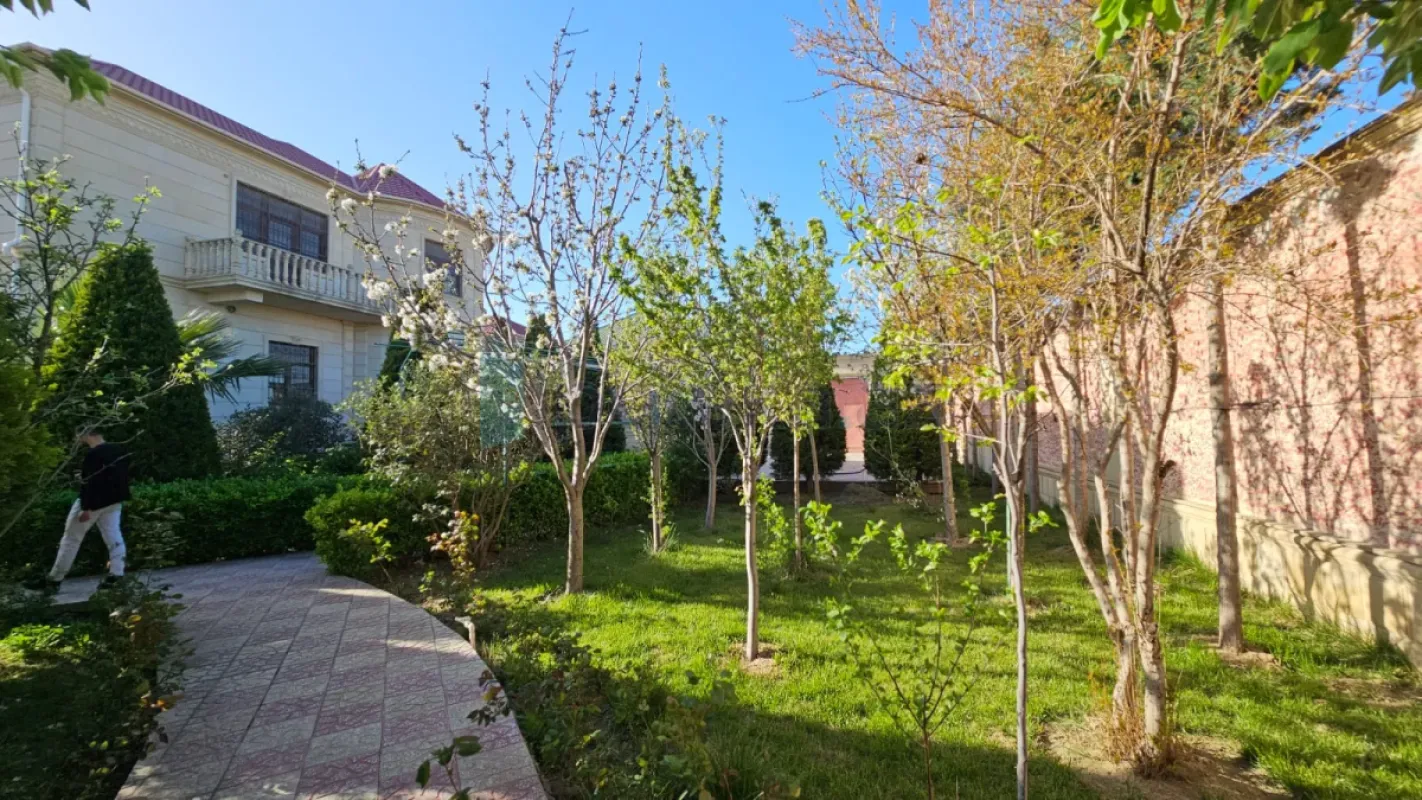 Satılır 6 otaqlı həyət evi 450 m²