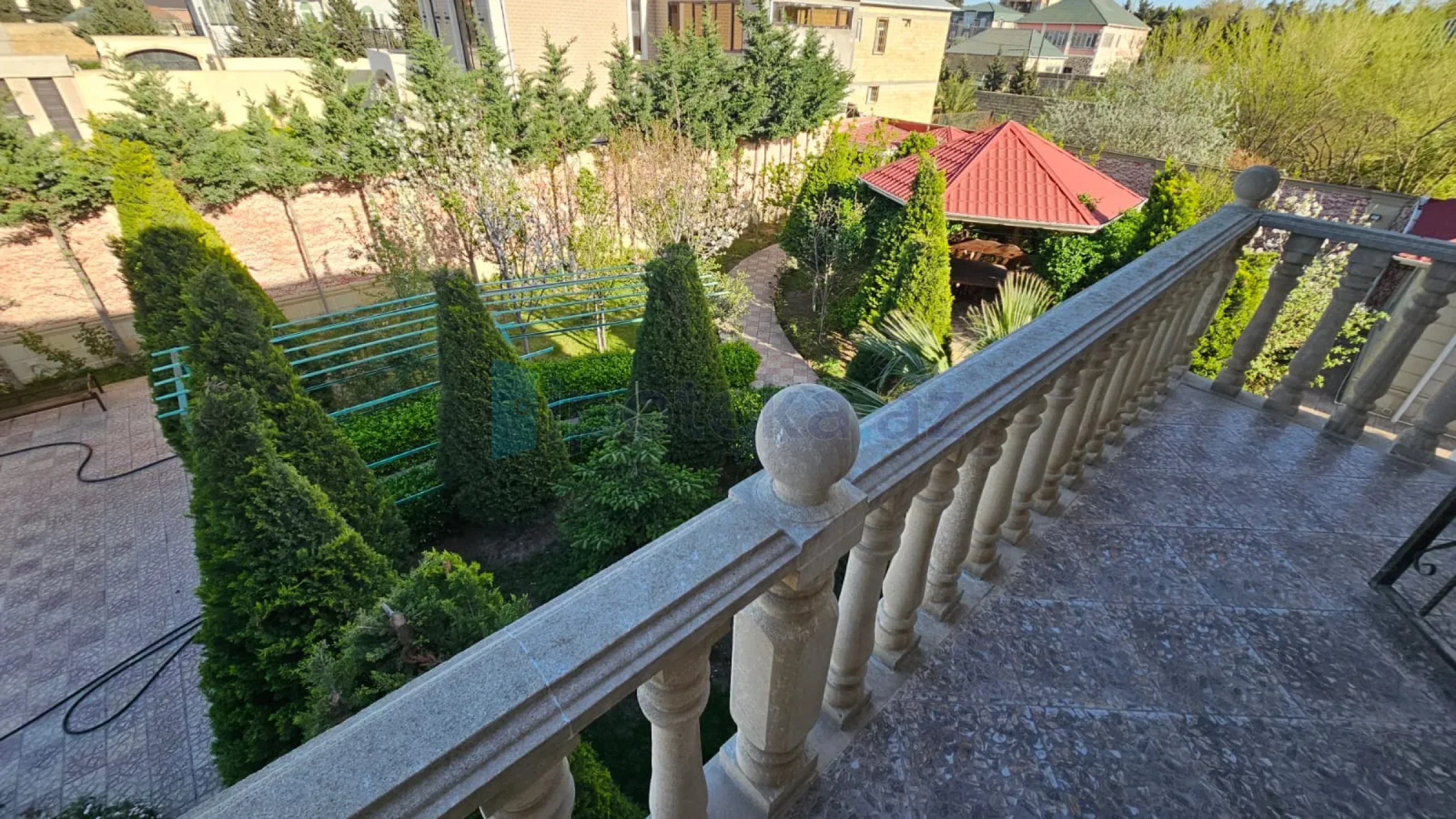 Satılır 6 otaqlı həyət evi 450 m²