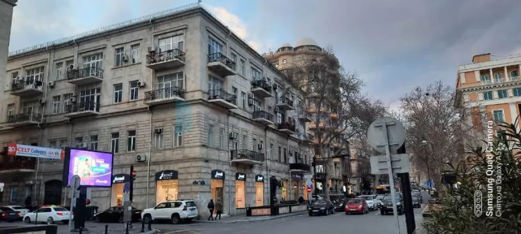 Satılır 3 otaqlı köhnə tikili 105 m²