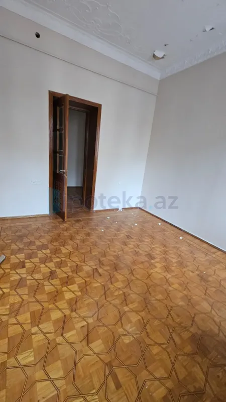 Satılır 3 otaqlı köhnə tikili 105 m²