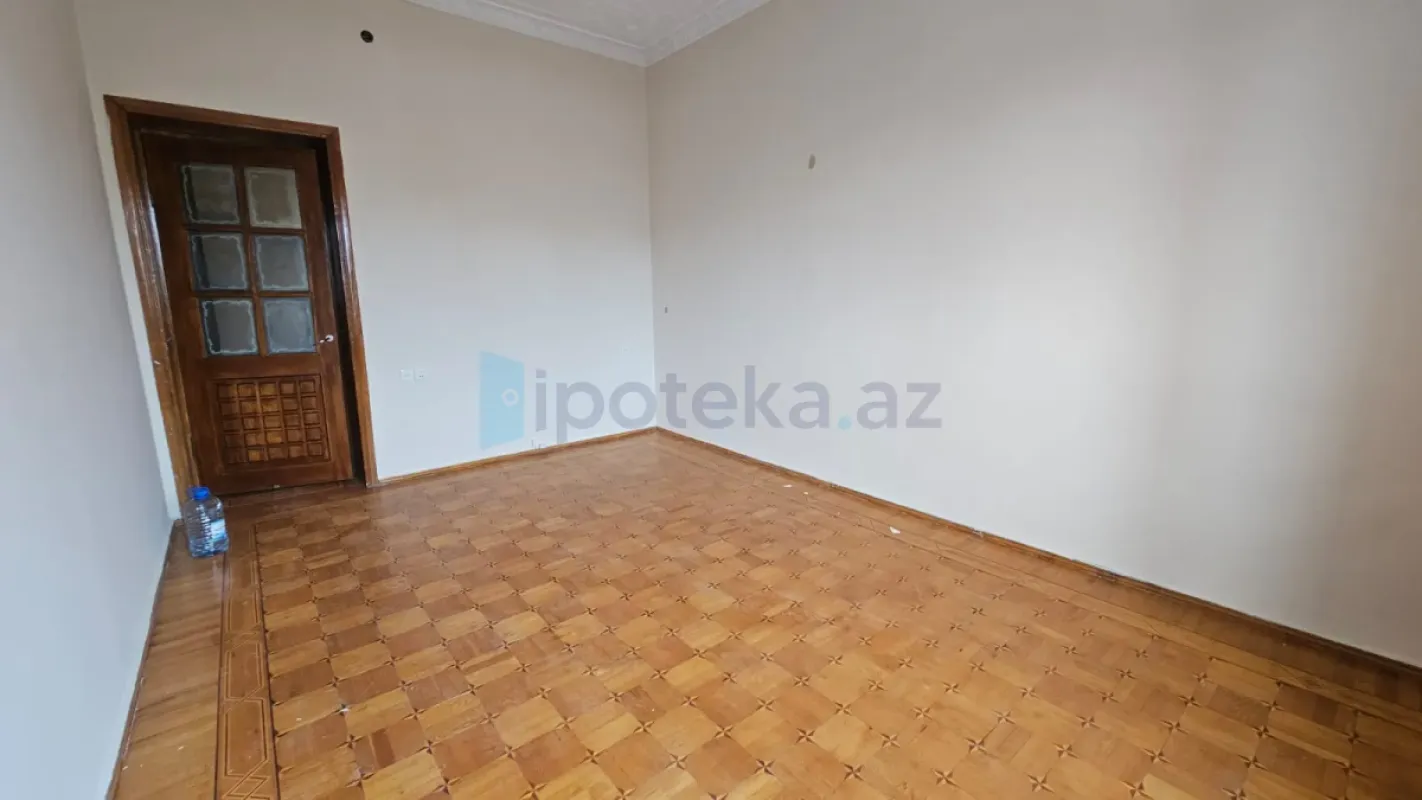 Satılır 3 otaqlı köhnə tikili 105 m²