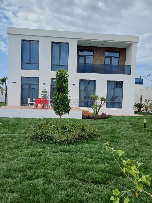 Satılır 6 otaqlı həyət evi 330 m²